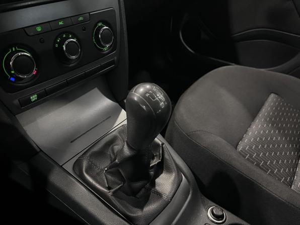 Skoda Octavia II (A5) Рестайлинг с пробегом 2013 года, цена 735 000 рублей, 235334 км, лифтбек, Автокод Объявления