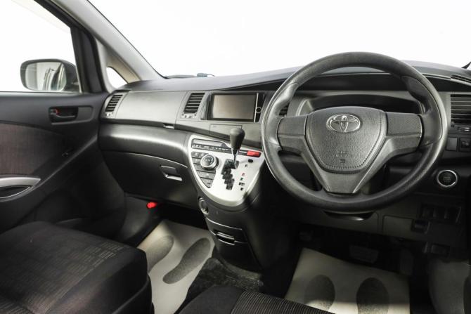 Toyota ISis I Рестайлинг с пробегом 2012 года, цена 1 199 000 рублей, 133000 км, компактвэн, Автокод Объявления