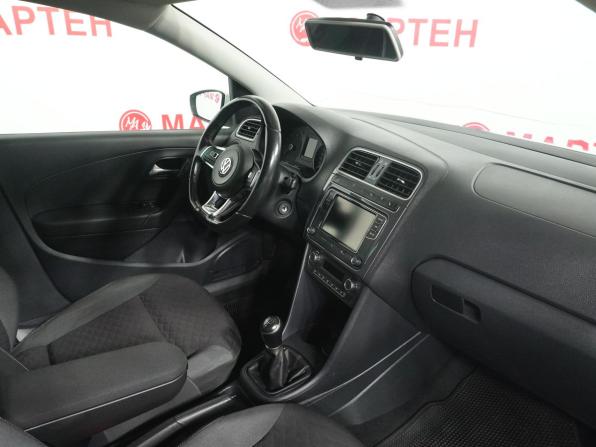 Volkswagen Polo V Рестайлинг с пробегом 2018 года, цена 1 189 000 рублей, 130244 км, седан, Автокод Объявления