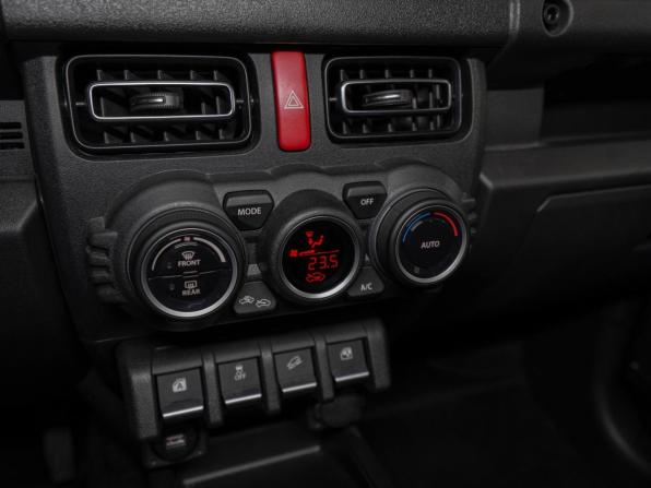 Suzuki Jimny IV с пробегом 2026 года, цена 4 300 000 рублей, 82 км, внедорожник, Автокод Объявления