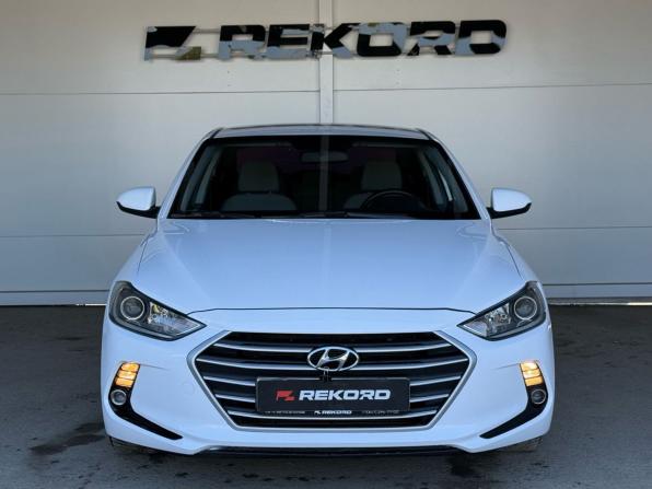 Hyundai Elantra VI (AD) с пробегом 2017 года, цена 1 399 000 рублей, 178000 км, седан, Автокод Объявления
