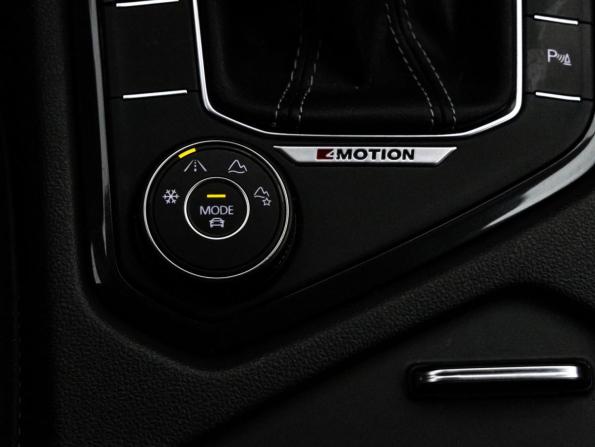 Volkswagen Tiguan II Рестайлинг с пробегом 2021 года, цена 3 199 000 рублей, 150327 км, внедорожник, Автокод Объявления
