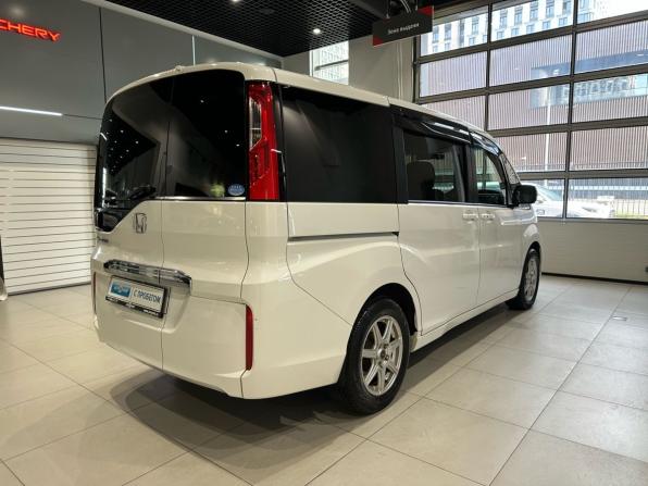 Honda Stepwgn V с пробегом 2015 года, цена 1 899 000 рублей, 100627 км, минивэн, Автокод Объявления