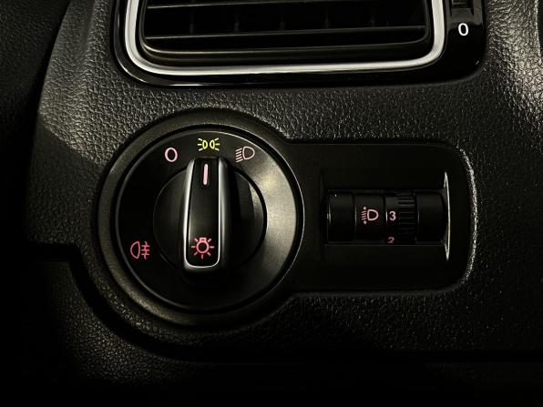 Volkswagen Polo V Рестайлинг с пробегом 2019 года, цена 1 299 900 рублей, 91633 км, седан, Автокод Объявления
