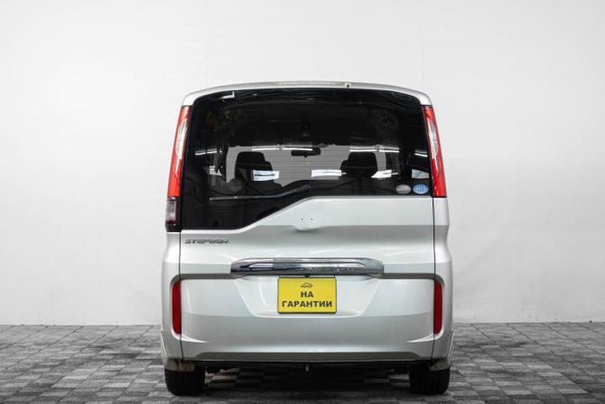 Honda Stepwgn V с пробегом 2016 года, цена 1 809 000 рублей, 120000 км, минивэн, Автокод Объявления
