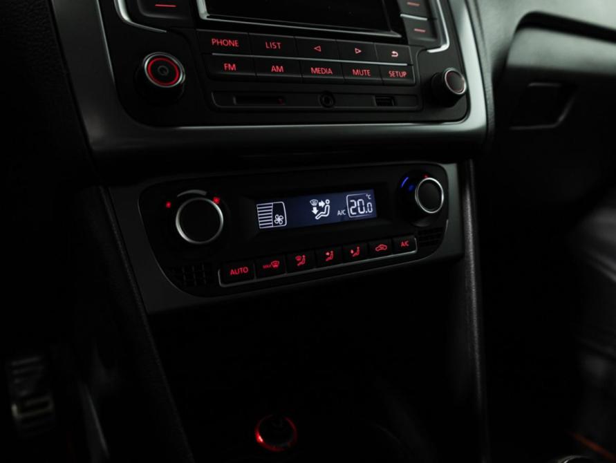 Volkswagen Polo V Рестайлинг Санкт-Петербург  - изображение 16