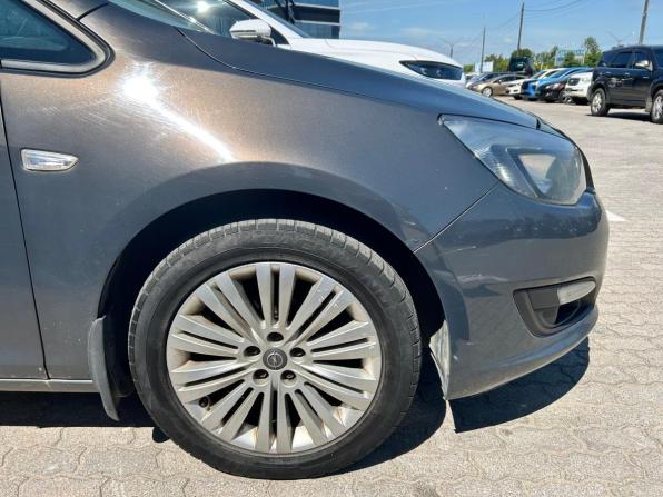 Opel Astra J Рестайлинг с пробегом 2014 года, цена 765 000 рублей, 181984 км, седан, Автокод Объявления