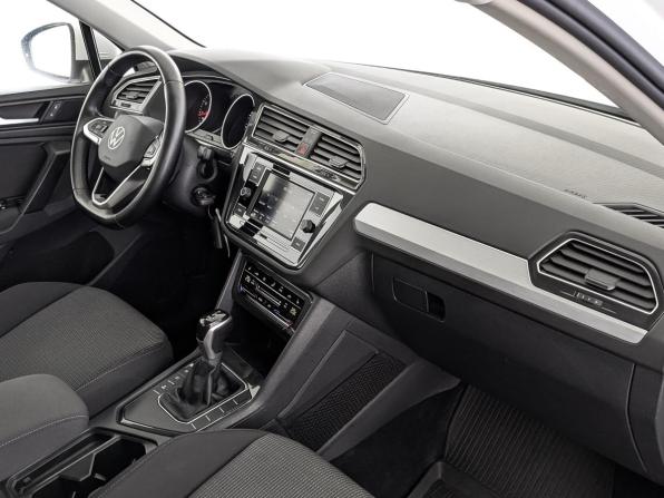 Volkswagen Tiguan II Рестайлинг с пробегом 2021 года, цена 2 640 000 рублей, 59202 км, внедорожник, Автокод Объявления