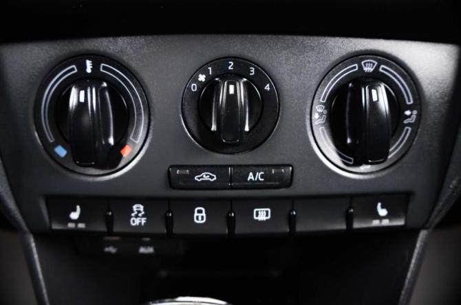 Skoda Rapid I с пробегом 2015 года, цена 1 099 000 рублей, 144569 км, лифтбек, Автокод Объявления