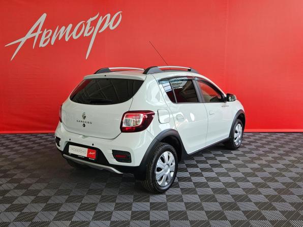 Renault Sandero II Рестайлинг с пробегом 2021 года, цена 1 345 000 рублей, 89654 км, хэтчбек, Автокод Объявления