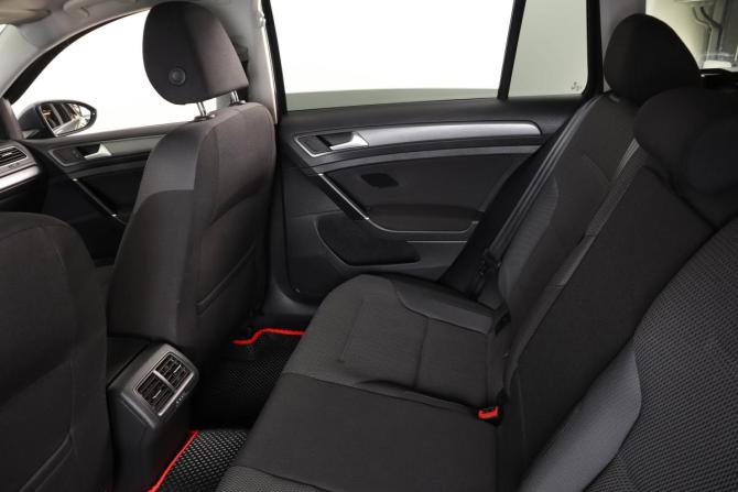 Volkswagen Golf VII Рестайлинг с пробегом 2018 года, цена 1 529 000 рублей, 73800 км, универсал, Автокод Объявления