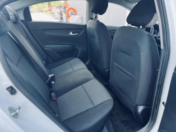 Kia Rio IV с пробегом 2018 года, цена 940 000 рублей, 200000 км, седан, Автокод Объявления
