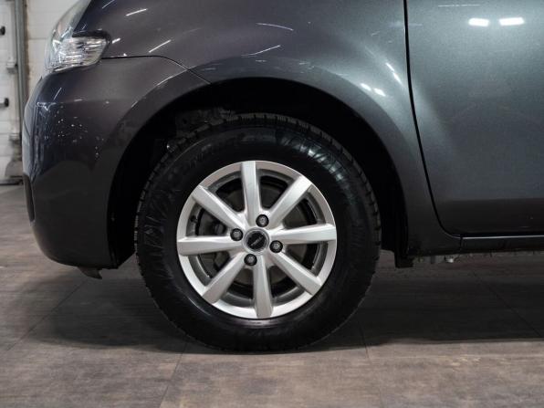 Toyota Sienta I Рестайлинг 2 с пробегом 2015 года, цена 1 070 000 рублей, 162590 км, компактвэн, Автокод Объявления