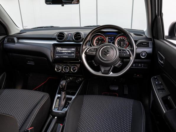 Suzuki Swift V с пробегом 2020 года, цена 1 345 000 рублей, 41323 км, хэтчбек, Автокод Объявления