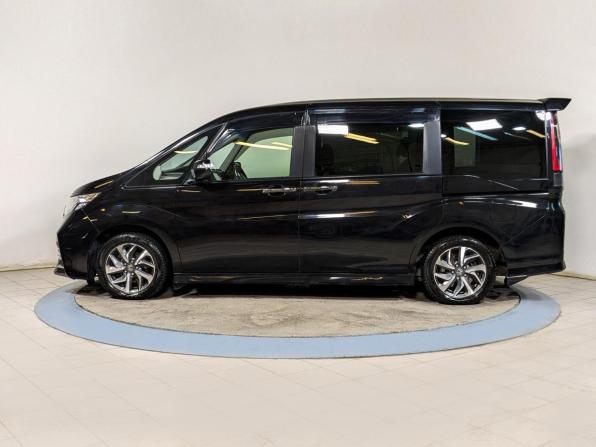 Honda Stepwgn V с пробегом 2016 года, цена 1 974 900 рублей, 135000 км, минивэн, Автокод Объявления