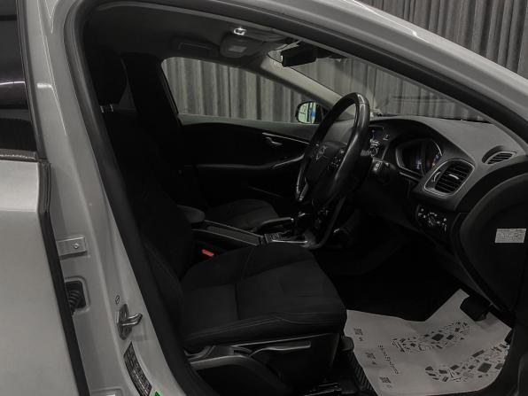 Volvo V40 II с пробегом 2015 года, цена 1 150 000 рублей, 108592 км, хэтчбек, Автокод Объявления