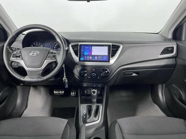 Hyundai Solaris II с пробегом 2017 года, цена 945 000 рублей, 172314 км, седан, Автокод Объявления