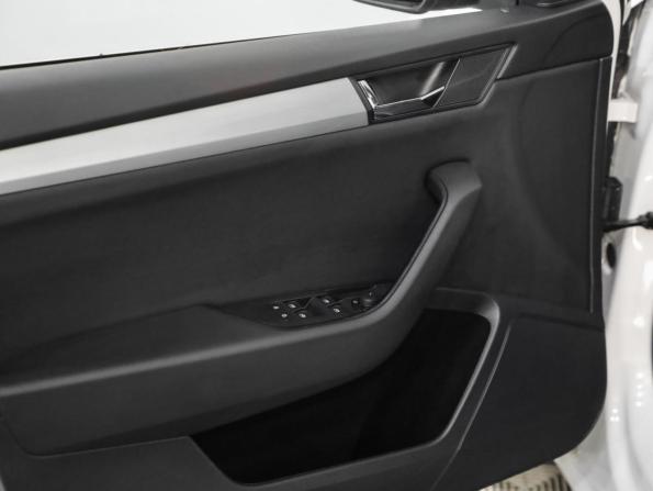 Skoda Superb III с пробегом 2018 года, цена 1 799 000 рублей, 142200 км, лифтбек, Автокод Объявления