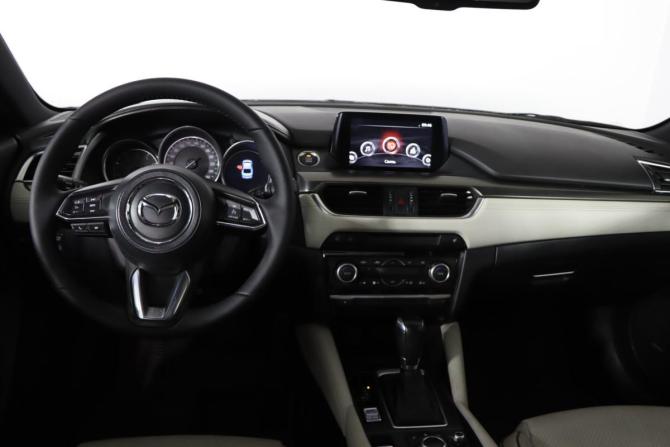 Mazda 6 III (GJ) Рестайлинг с пробегом 2017 года, цена 1 719 990 рублей, 201732 км, седан, Автокод Объявления