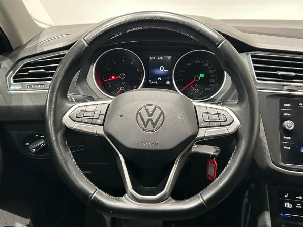 Volkswagen Tiguan II Рестайлинг с пробегом 2021 года, цена 2 499 000 рублей, 124389 км, внедорожник, Автокод Объявления