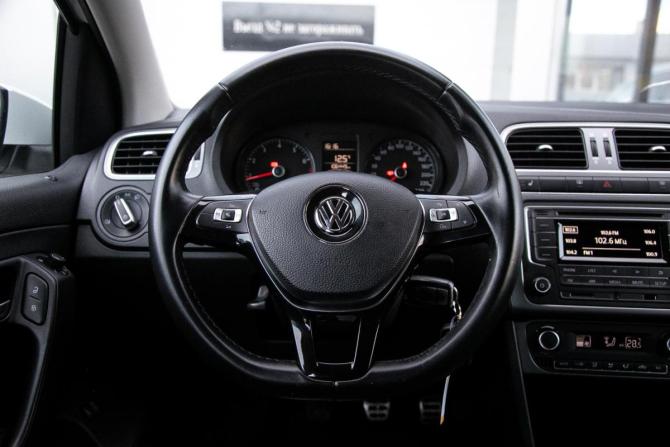 Volkswagen Polo V Рестайлинг с пробегом 2017 года, цена 1 055 000 рублей, 106000 км, седан, Автокод Объявления