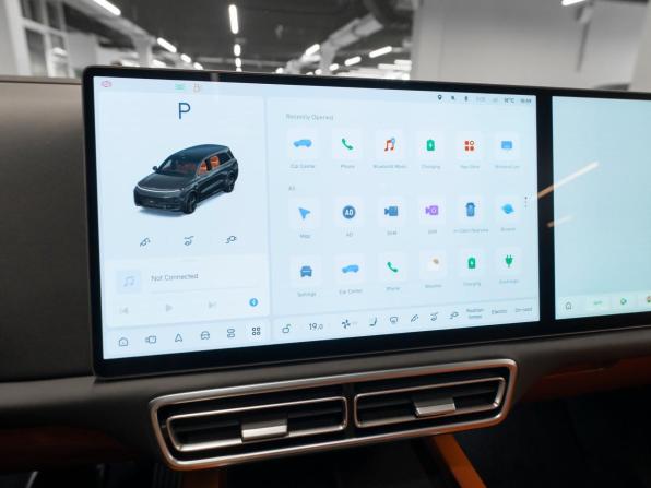 Li Auto (Lixiang) L9 I Рестайлинг с пробегом 2025 года, цена 8 900 000 рублей, 50 км, внедорожник, Автокод Объявления