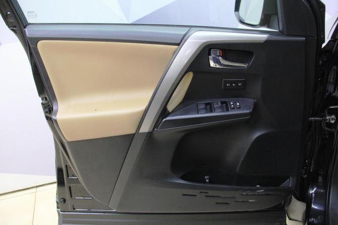 Toyota RAV4 IV (XA40) Рестайлинг с пробегом 2016 года, цена 2 085 000 рублей, 165000 км, внедорожник, Автокод Объявления