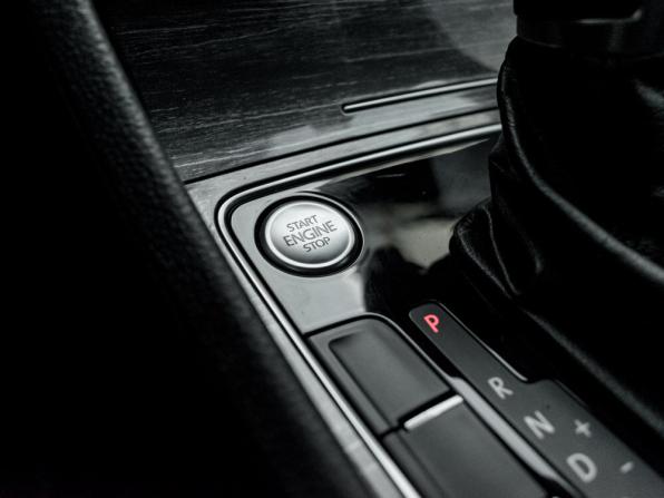 Volkswagen Passat (North America and China) I Рестайлинг с пробегом 2016 года, цена 1 350 000 рублей, 230061 км, седан, Автокод Объявления