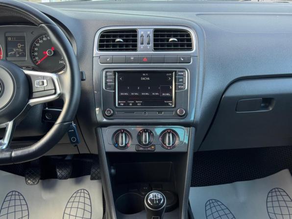 Volkswagen Polo V Рестайлинг с пробегом 2019 года, цена 1 370 000 рублей, 76443 км, седан, Автокод Объявления