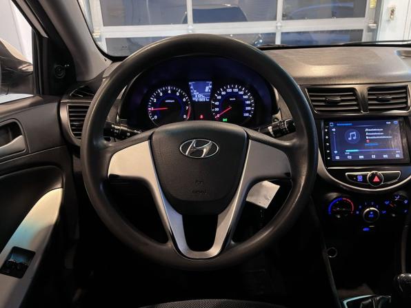 Hyundai Solaris I с пробегом 2013 года, цена 650 000 рублей, 213235 км, седан, Автокод Объявления