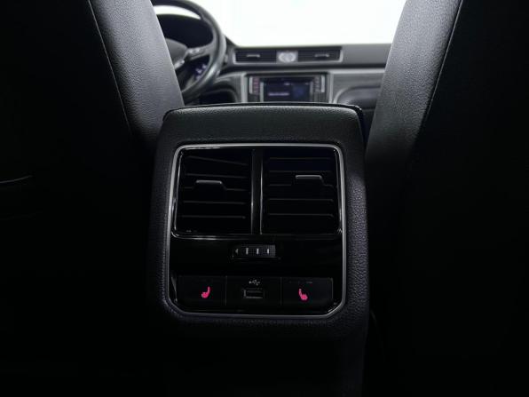 Volkswagen Passat (North America and China) I Рестайлинг с пробегом 2018 года, цена 1 650 000 рублей, 104530 км, седан, Автокод Объявления