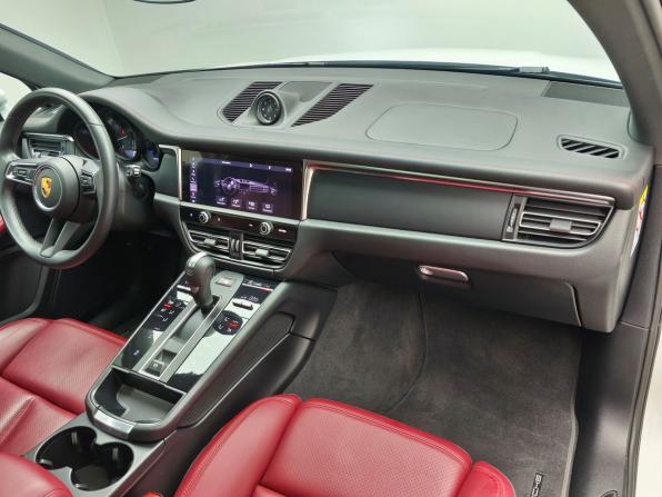 Porsche Macan I Рестайлинг 2 с пробегом 2022 года, цена 7 497 000 рублей, 26611 км, внедорожник, Автокод Объявления