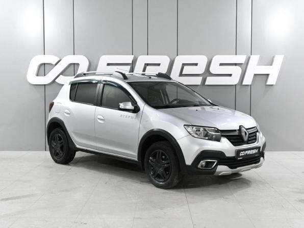 Renault Sandero II Рестайлинг с пробегом 2018 года, цена 989 000 рублей, 210690 км, хэтчбек, Автокод Объявления