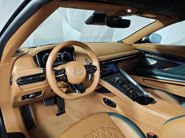 Aston Martin DB12 с пробегом 2024 года, цена 55 000 000 рублей, 2405 км, кабриолет, Автокод Объявления