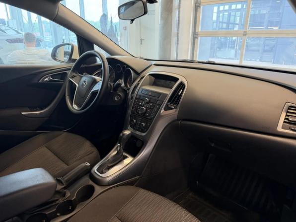 Opel Astra J Рестайлинг с пробегом 2013 года, цена 790 000 рублей, 210749 км, хэтчбек, Автокод Объявления