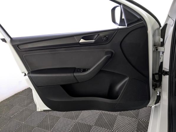 Volkswagen Polo VI с пробегом 2022 года, цена 1 699 000 рублей, 85292 км, лифтбек, Автокод Объявления