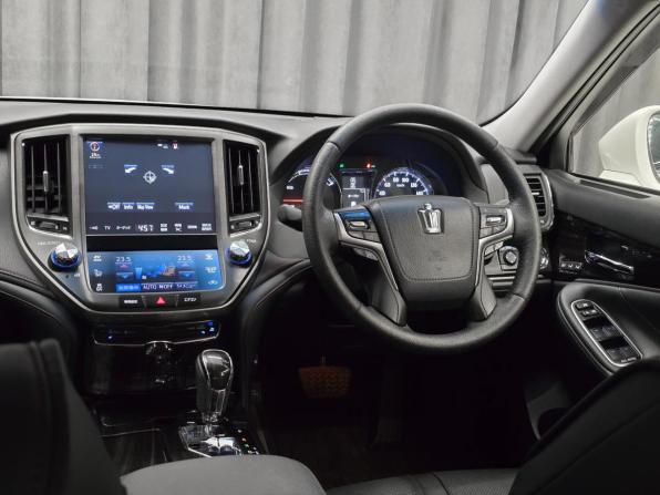 Toyota Crown XIV (S210) Рестайлинг с пробегом 2015 года, цена 2 649 000 рублей, 193000 км, седан, Автокод Объявления