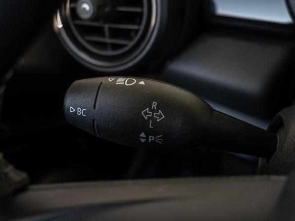 Mini Hatch III (F55/F56) Рестайлинг с пробегом 2020 года, цена 2 330 000 рублей, 62276 км, хэтчбек, Автокод Объявления