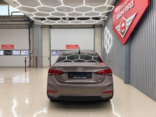 Hyundai Solaris II с пробегом 2018 года, цена 1 225 000 рублей, 115100 км, седан, Автокод Объявления