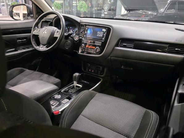 Mitsubishi Outlander III Рестайлинг 3 с пробегом 2019 года, цена 2 301 000 рублей, 71152 км, внедорожник, Автокод Объявления