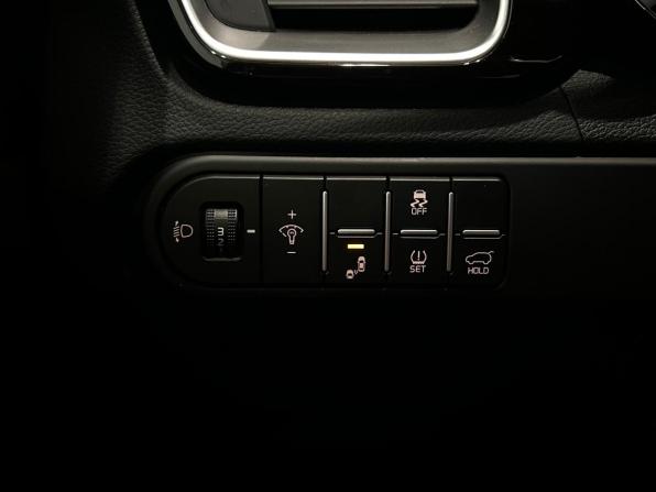 Kia Ceed III Рестайлинг с пробегом 2022 года, цена 2 299 000 рублей, 71179 км, универсал, Автокод Объявления