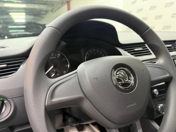 Skoda Octavia III (A7) Рестайлинг с пробегом 2018 года, цена 1 445 000 рублей, 127900 км, лифтбек, Автокод Объявления
