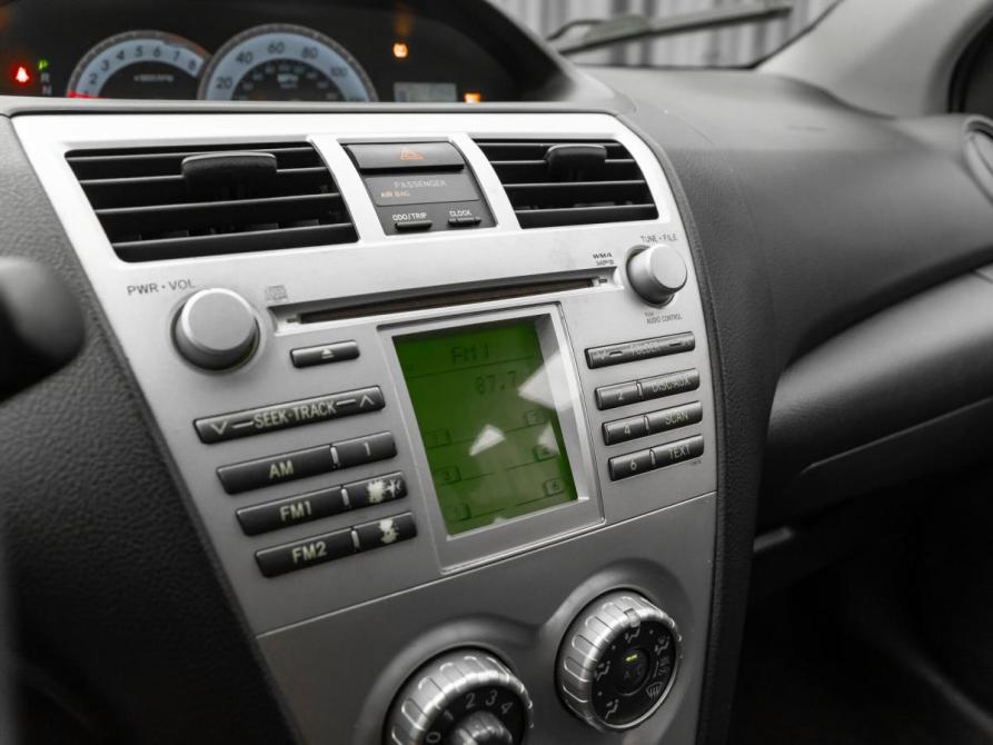 Toyota Yaris II Москва  - изображение 17