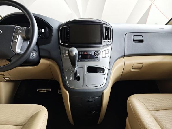 Hyundai H-1 II Рестайлинг 2 с пробегом 2018 года, цена 2 599 000 рублей, 146309 км, минивэн, Автокод Объявления