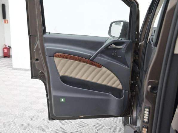 Mercedes-Benz Viano I (W639) Рестайлинг с пробегом 2013 года, цена 1 759 000 рублей, 138447 км, минивэн, Автокод Объявления