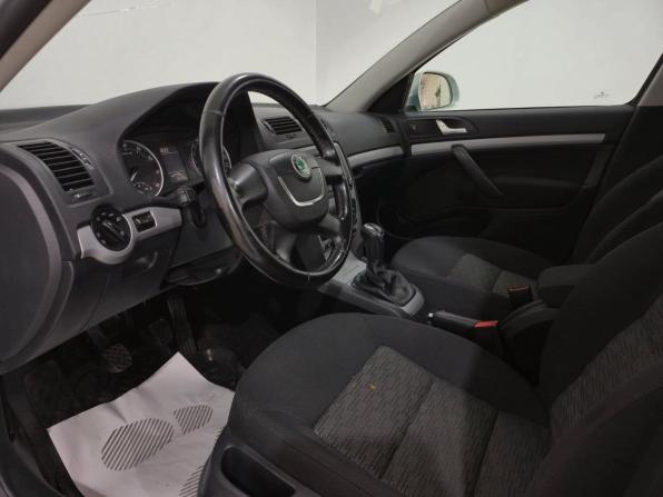 Skoda Octavia II (A5) Рестайлинг с пробегом 2013 года, цена 960 000 рублей, 82781 км, лифтбек, Автокод Объявления