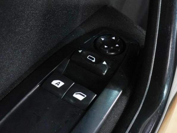 Peugeot 208 I с пробегом 2013 года, цена 569 000 рублей, 124371 км, хэтчбек, Автокод Объявления