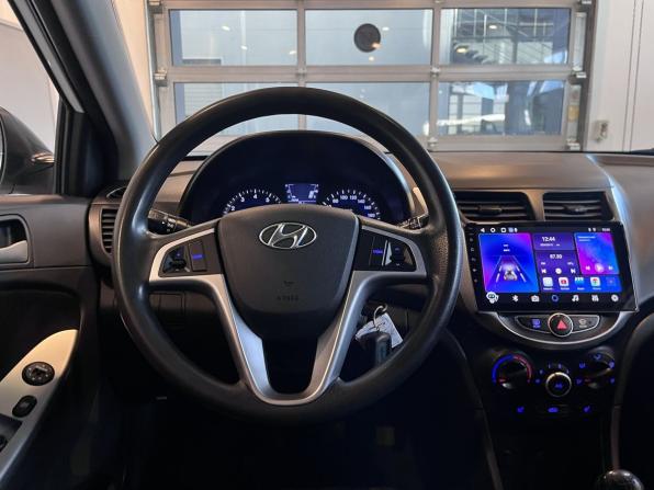 Hyundai Solaris I с пробегом 2013 года, цена 600 000 рублей, 217971 км, седан, Автокод Объявления