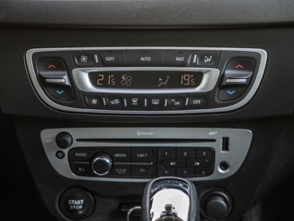 Renault Fluence I Рестайлинг с пробегом 2013 года, цена 798 000 рублей, 201542 км, седан, Автокод Объявления