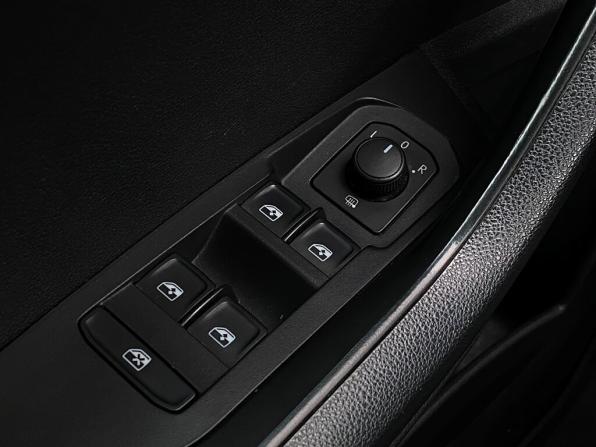 Skoda Karoq I с пробегом 2021 года, цена 2 240 800 рублей, 89265 км, внедорожник, Автокод Объявления